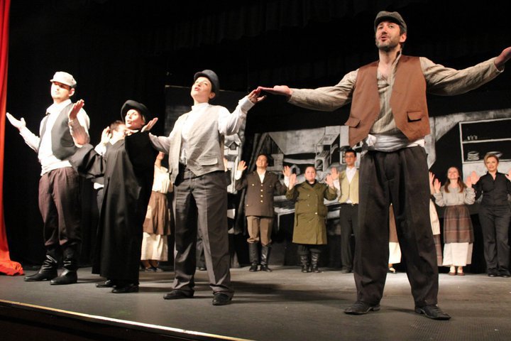 228697_1899376076657_7754156_n